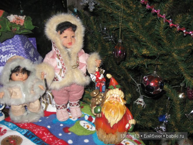 Маленькие Адорочки и Рауберятки у елочки