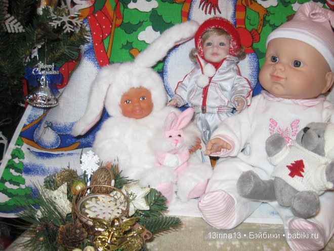 Адорочка и Паолка-малыш у елочки