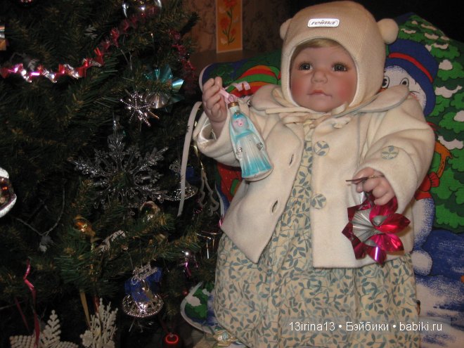 Адорочка и Паолка-малыш у елочки