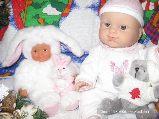 Адорочка и Паолка-малыш у елочки