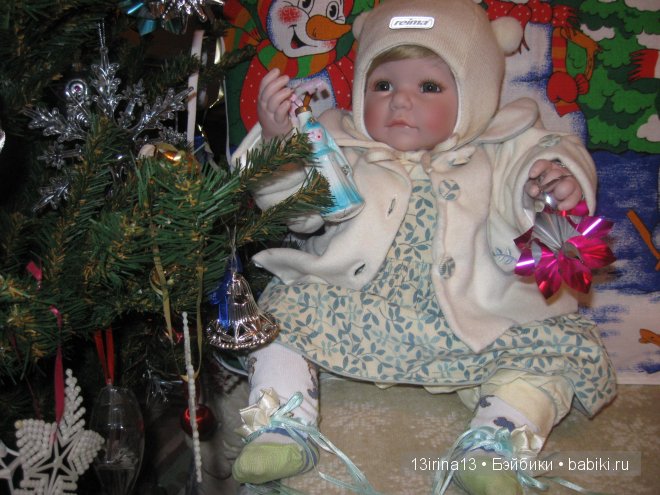 Адорочка и Паолка-малыш у елочки