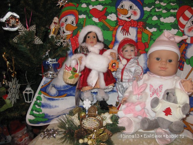 Адорочка и Паолка-малыш у елочки