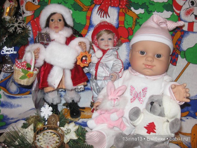 Адорочка и Паолка-малыш у елочки