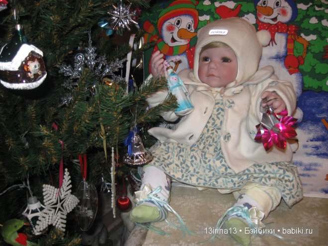 Адорочка и Паолка-малыш у елочки