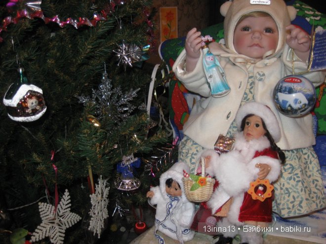 Адорочка и Паолка-малыш у елочки (фото 2)