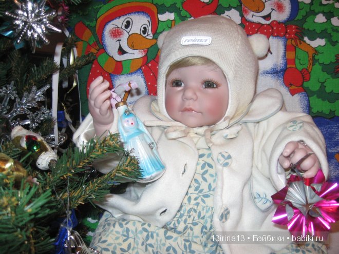 Адорочка и Паолка-малыш у елочки