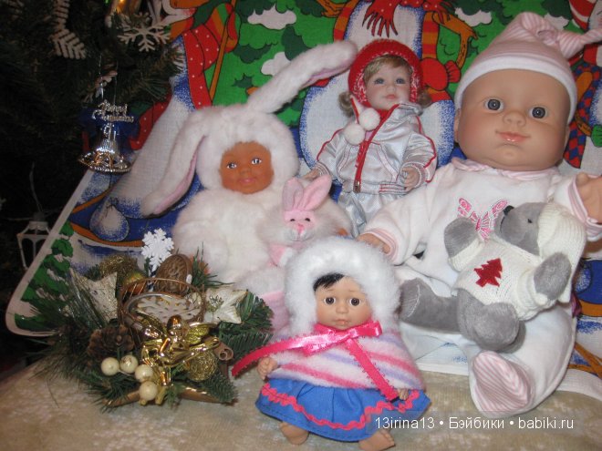 Адорочка и Паолка-малыш у елочки
