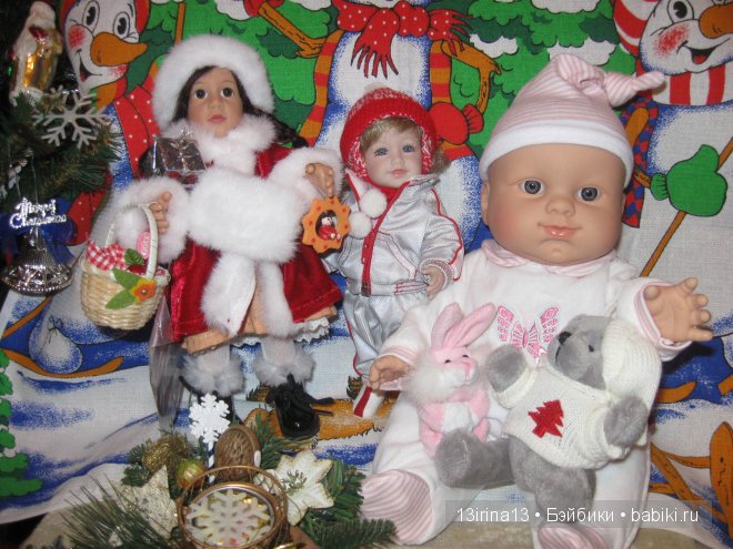 Адорочка и Паолка-малыш у елочки