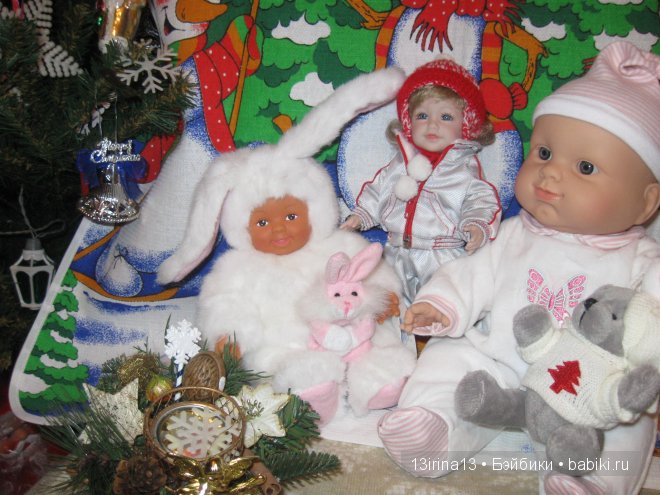 Адорочка и Паолка-малыш у елочки