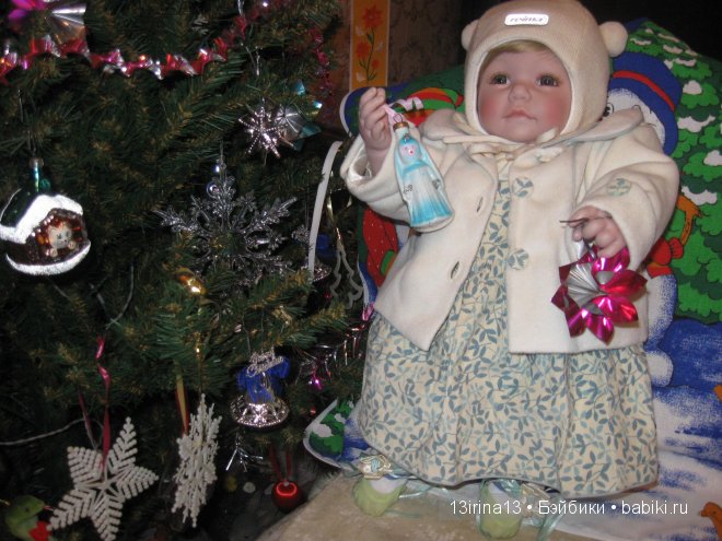 Адорочка и Паолка-малыш у елочки