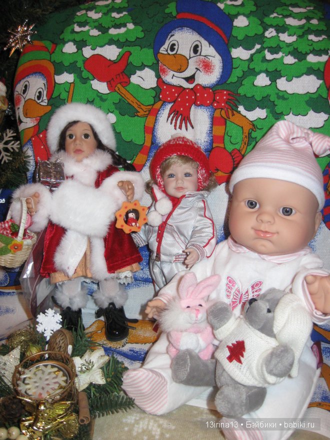 Адорочка и Паолка-малыш у елочки