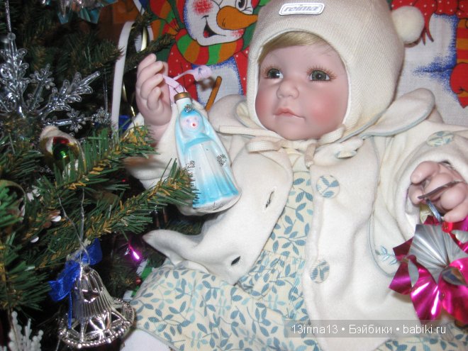Адорочка и Паолка-малыш у елочки