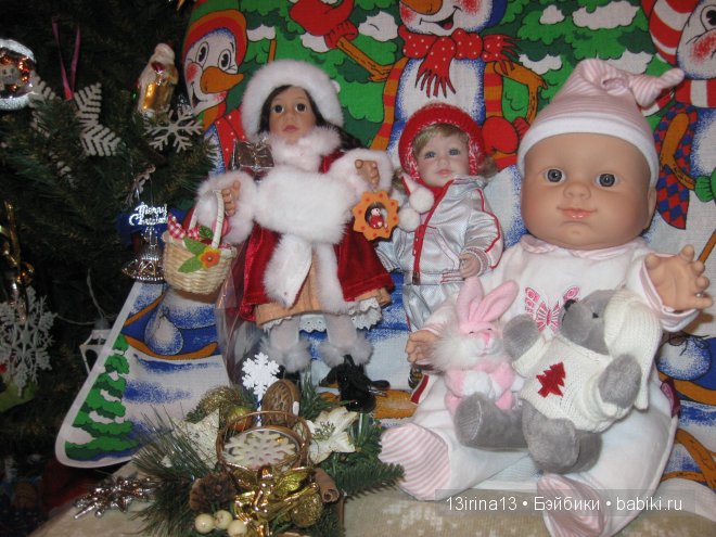 Адорочка и Паолка-малыш у елочки