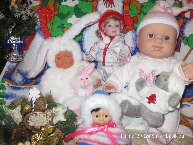 Адорочка и Паолка-малыш у елочки