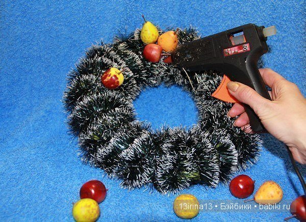 Последние штрихи подготовки к НГ, вырезаем кружевные снежинки (фото 6)