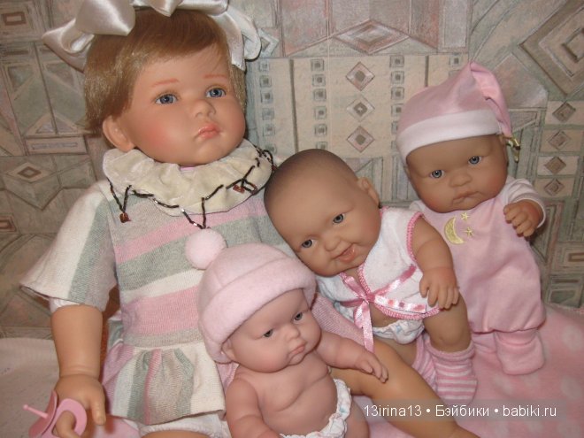 Они словно яркие цветочки среди холодной зимы