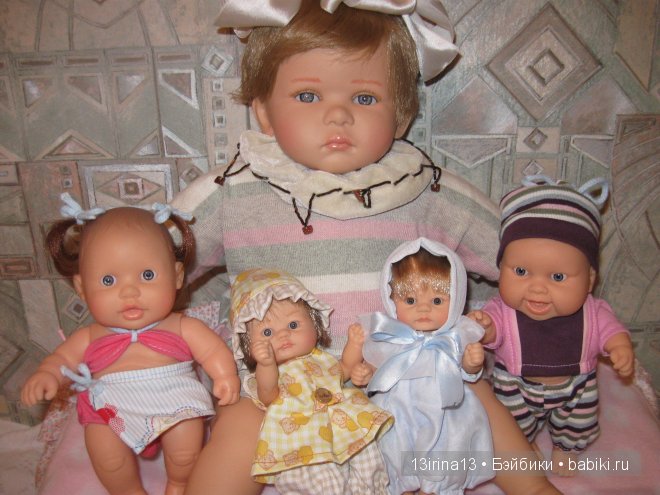 Они словно яркие цветочки среди холодной зимы