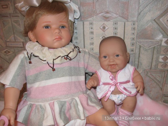 Они словно яркие цветочки среди холодной зимы