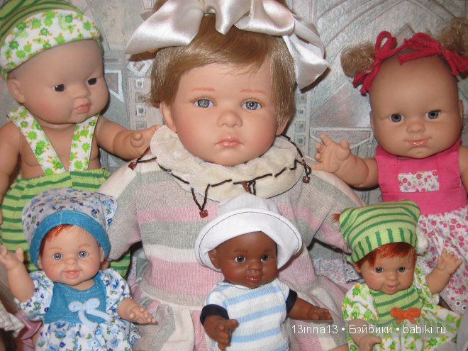 Они словно яркие цветочки среди холодной зимы