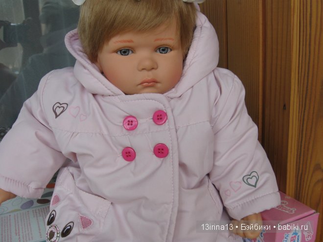 Они словно яркие цветочки среди холодной зимы