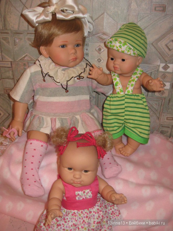 Они словно яркие цветочки среди холодной зимы