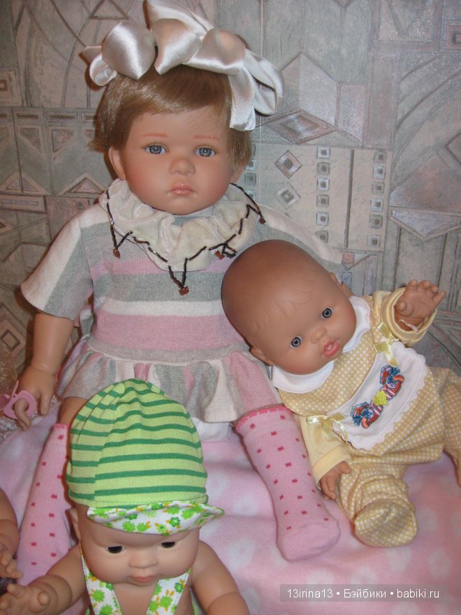 Они словно яркие цветочки среди холодной зимы