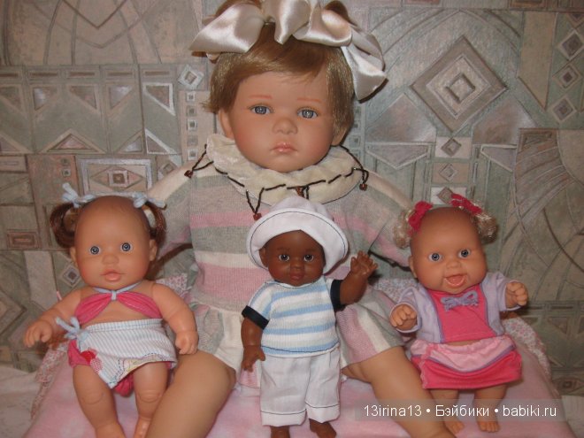 Они словно яркие цветочки среди холодной зимы