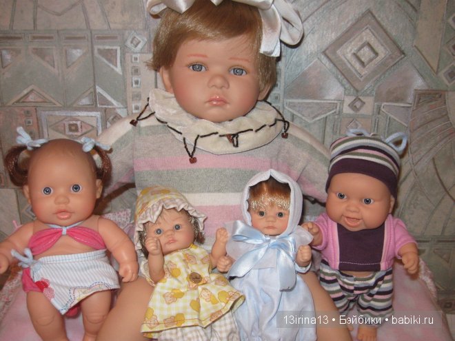 Они словно яркие цветочки среди холодной зимы