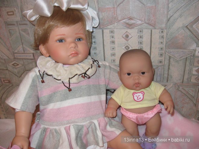 Они словно яркие цветочки среди холодной зимы