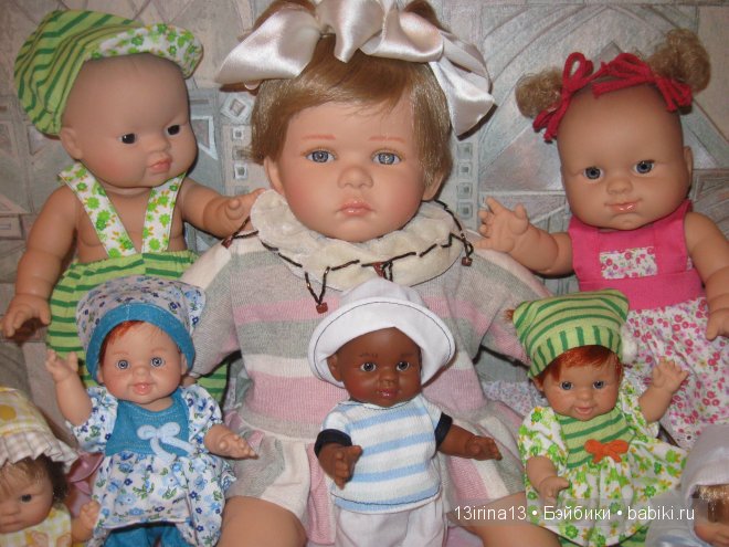 Они словно яркие цветочки среди холодной зимы