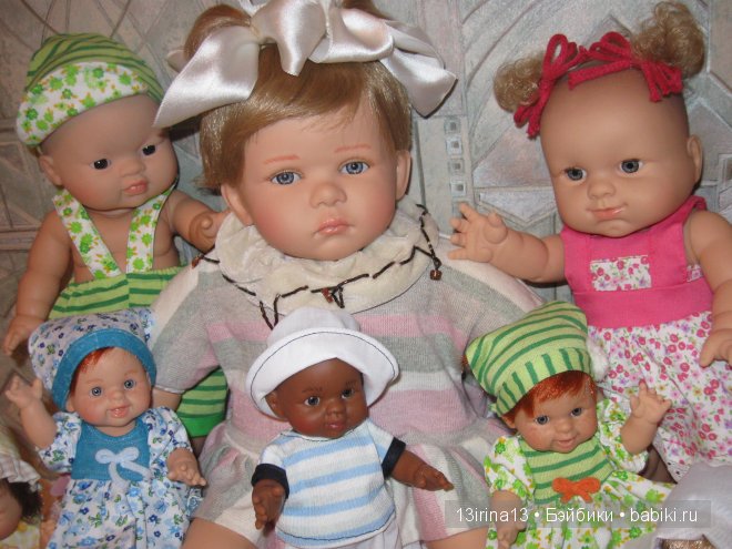 Они словно яркие цветочки среди холодной зимы