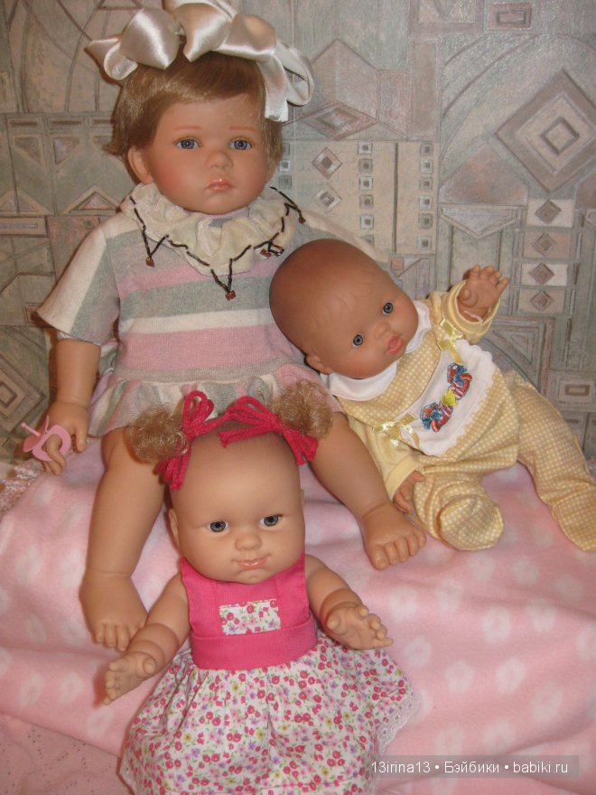 Они словно яркие цветочки среди холодной зимы