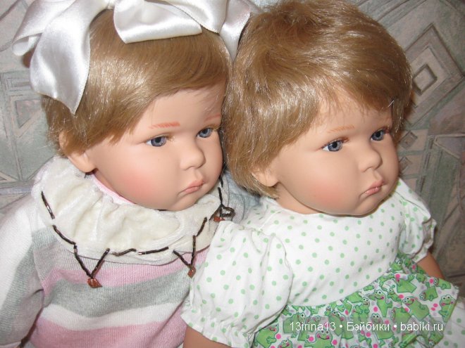 Они словно яркие цветочки среди холодной зимы