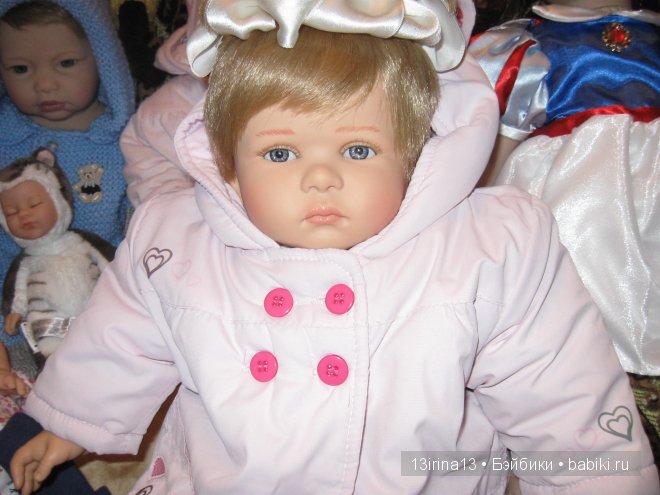 Они словно яркие цветочки среди холодной зимы