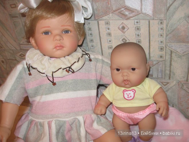 Они словно яркие цветочки среди холодной зимы