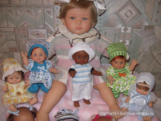 Они словно яркие цветочки среди холодной зимы