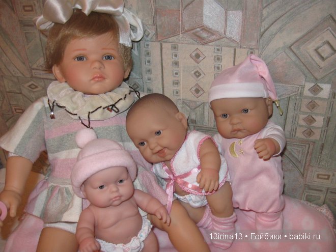 Они словно яркие цветочки среди холодной зимы