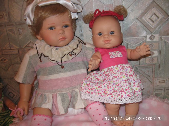 Они словно яркие цветочки среди холодной зимы