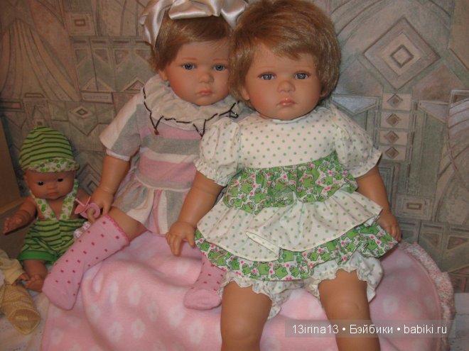 Они словно яркие цветочки среди холодной зимы