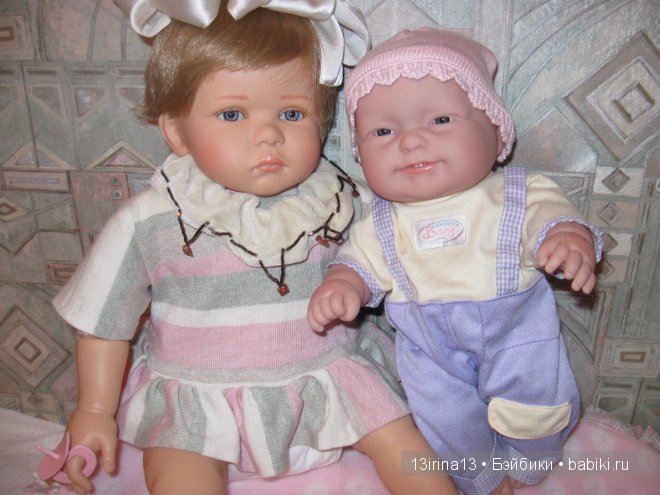 Они словно яркие цветочки среди холодной зимы