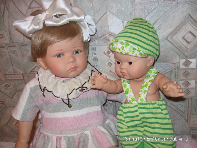 Они словно яркие цветочки среди холодной зимы