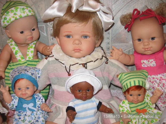 Они словно яркие цветочки среди холодной зимы