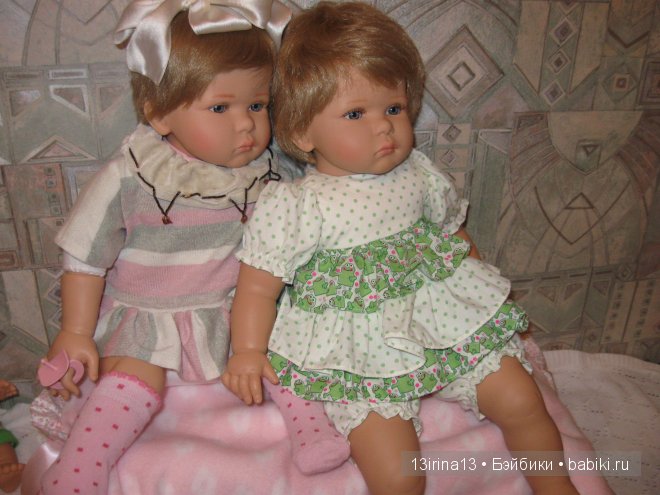 Они словно яркие цветочки среди холодной зимы