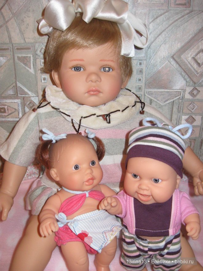 Они словно яркие цветочки среди холодной зимы