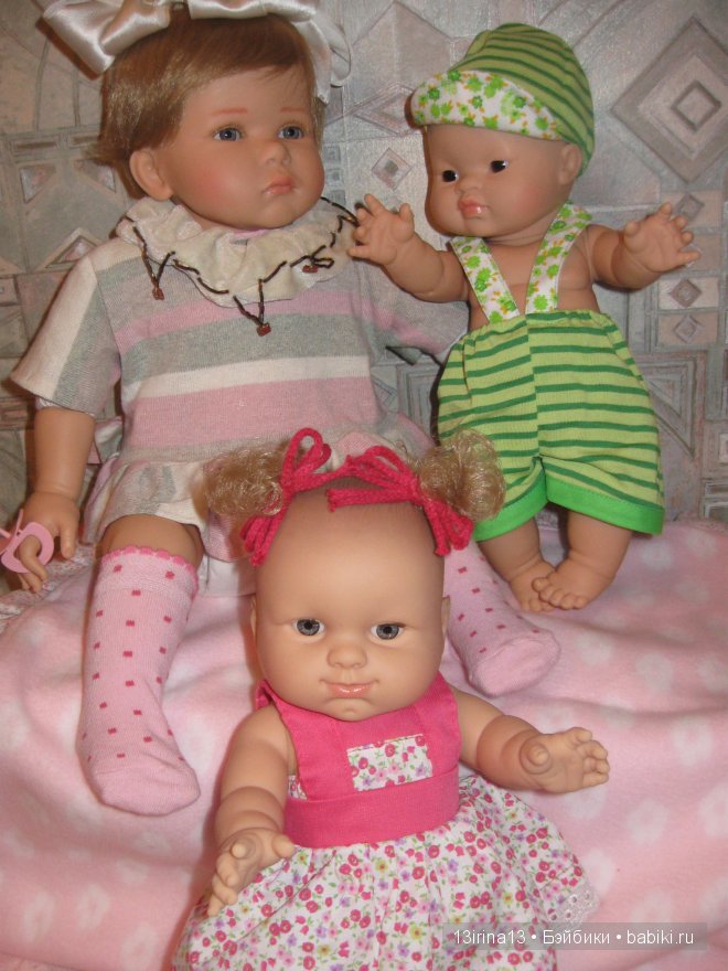 Они словно яркие цветочки среди холодной зимы