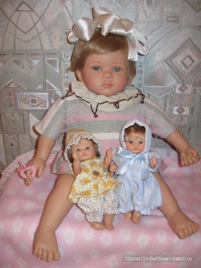 Они словно яркие цветочки среди холодной зимы