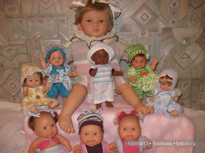 Они словно яркие цветочки среди холодной зимы