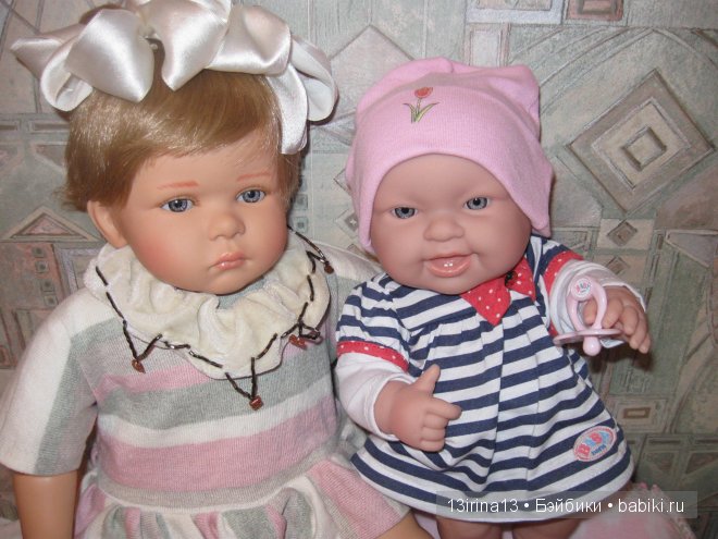 Они словно яркие цветочки среди холодной зимы