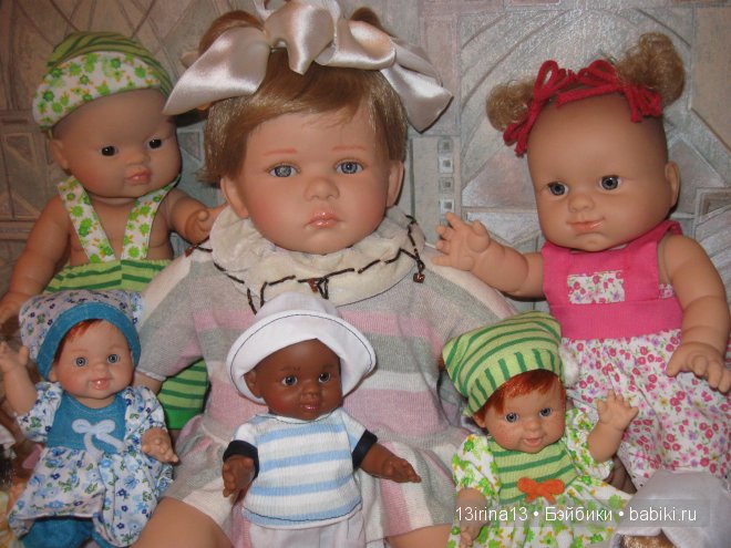 Они словно яркие цветочки среди холодной зимы