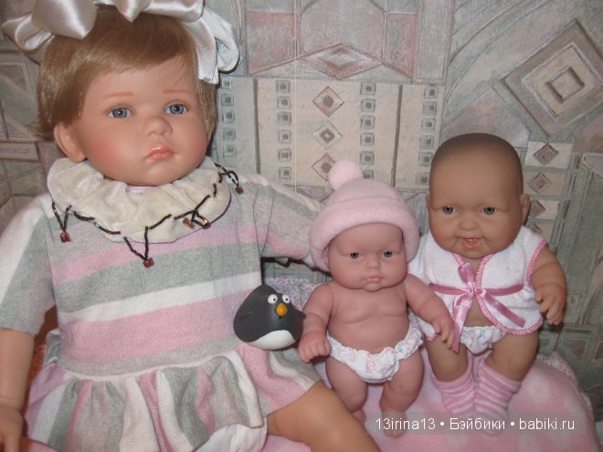 Они словно яркие цветочки среди холодной зимы